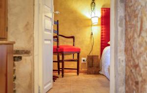 Maisons de vacances Lovely Home In Les Baux De Breteuil : Maison de Vacances 2 Chambres