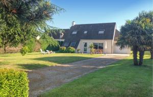 Maisons de vacances Cozy Home In Quettehou With Wifi : photos des chambres