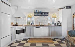 2 Bedroom Awesome Home In Otterup