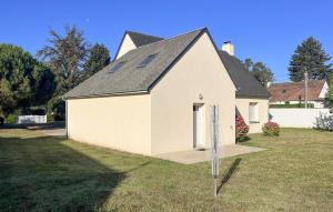 Maisons de vacances Cozy Home In Quettehou With Wifi : photos des chambres