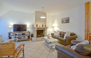 Cozy Home In Quettehou With Wifi