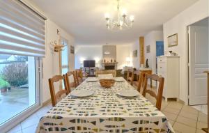 Cozy Home In Quettehou With Wifi