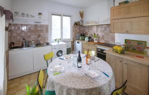Awesome Apartment In Carpentras