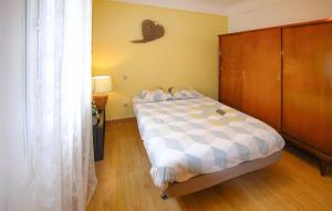 Appartements Awesome Apartment In Carpentras : photos des chambres