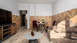 Platinum Towers, Sun & Snow