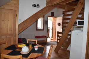 Chalets Les Thures Hameau du Roubion Hautes Alpes : photos des chambres