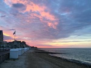 Appartements Appartement Face a la Mer 1 chambre 2 personnes Saint Aubin sur Mer : photos des chambres