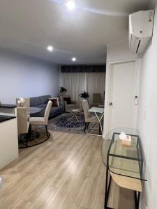 ADELAIDE CBD APARTMENT - 3BR, 2BATH & CARPARK