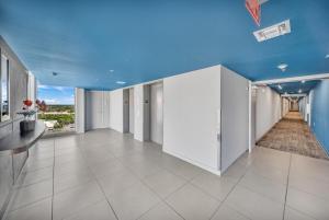 Charming 2 Bedroom Apt with Pool & Beach Service 2808