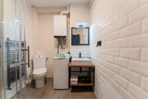 Flexible SelfCheckIns 122 - Zagreb - Bedroom - Loggia