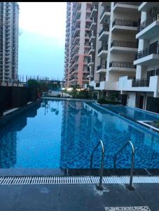 The Golden Gate 2BHK Fully Airconditioned Flat
