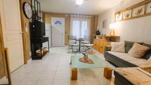 Appartements La Maison d -Isa Meze appartement RdC : photos des chambres