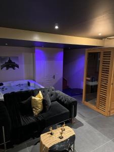 Magnifique loveroom avec sauna, spa et cinémaroom