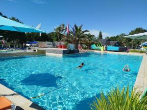 Campings Mobilhome 6 pers - terrasse & linge - Domaine de Kerlann : photos des chambres