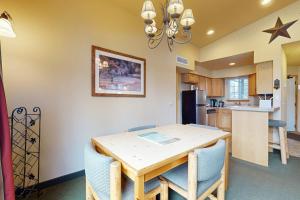 Icicle Village Resort Condo #407