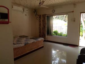 Holiday Tourisms Group of Homestay Rooms Scuba Diving Boating Watersports-Tarkarli-Devbag Beach