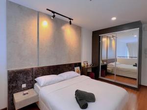 4PX 2BR, Duplex Central I-City Near Theme Park & SOGO