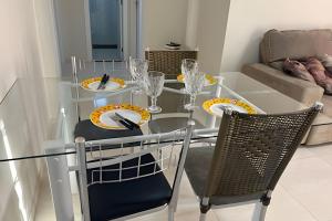 Para 10 pessoas, 03 quartos ar condicionado e ventilador, garagem, atrás do hospital da Unimed apt 302