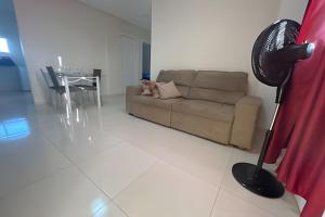 Para 10 pessoas, 03 quartos ar condicionado e ventilador, garagem, atrás do hospital da Unimed apt 302