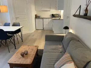 Tæt på Varde Torv, TOTAL NYRENOVERET - Sig