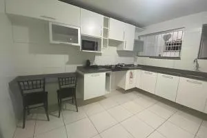 Próx a orla, 14 pessoas, ar condicionado e garagem - 茹阿泽鲁