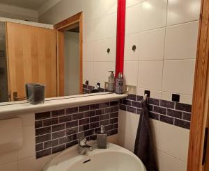 Cosy Ski-in Ski-out Suite with Matterhorn Views