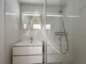 T2 COIN CHAMBRE, TERRASSE 1ERE LIGNE MER, PISCINE