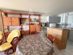 T2 COIN CHAMBRE, TERRASSE 1ERE LIGNE MER, PISCINE