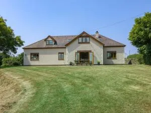 Fferam Y Llyn - Llanfflewyn