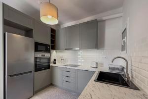 Phaedrus Living Koukaki Verdant Marble