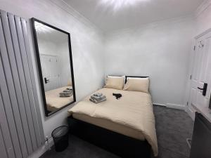 London Bridge Room