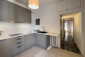 Phaedrus Living Koukaki Verdant Marble