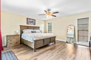 Bright and Comfy 5 Star Location with a Heated Pool