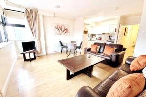 Cool City Living, sleeps 6