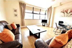 Cool City Living, sleeps 6