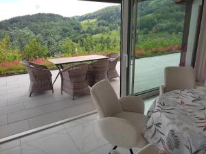 LOZEN avec piscine privée intérieure