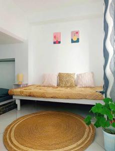 1 bedroom with overlooking city views