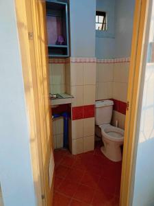 1 bedroom with overlooking city views