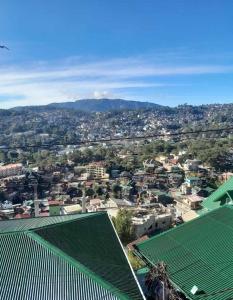 1 bedroom with overlooking city views