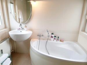 Riverside Loft - Castle View & Free Parking & Terrace