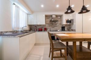 La Porta Della Casa - Sunset Platinum West Coast