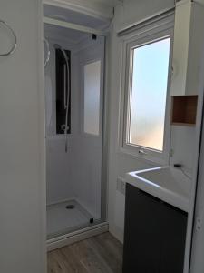 MH 495 SALSA 2 chambres et 1 salle de bain dans camping 4 étoiles