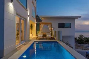 Beautiful views! Fastest response! Check picture for whatzapp - Razvala