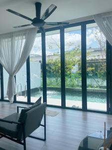 Luxury, Affordable and Spacious Private Villa with Swimming Pool & Jacuzzi for 20 plus ppl Cyberjaya