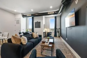 2BR, King Bd, Free Prkn, Gym, NYC View, 8min Train - Orange