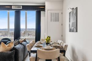 Upscale Views 2br Free Parkn, Walk 2 Train, 2bath