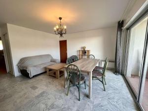 Appartements Appartement 4 pieces avec parking, proche plage a Cavalaire - FR-1-226B-182 : photos des chambres