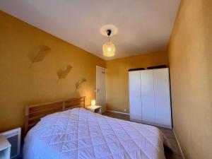 Appartements Appartement 4 pieces avec parking, proche plage a Cavalaire - FR-1-226B-182 : photos des chambres