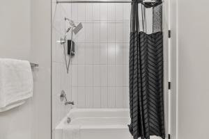 King Bd, Free Prkn, NYC View, 8min Train