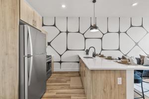 King Bd, Free Prkn, NYC View, 8min Train